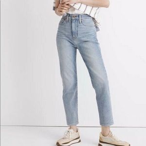Madewell—The Mom Jean in Hayes Wash